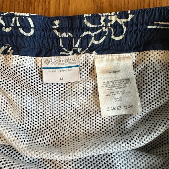 Columbia Men’s Medium Swim Trunks - Picture 2 of 3